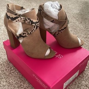 Dress Sandal / Peep Toe Bootie